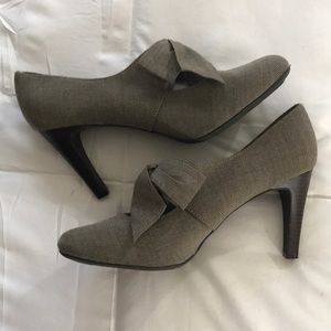Naturalizer BOW heels